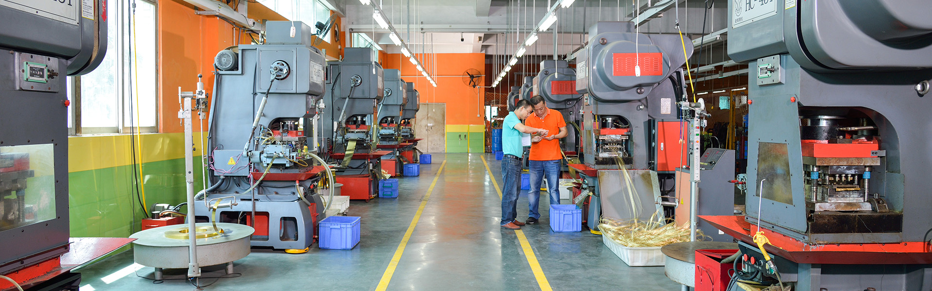 高速?zèng)_床車間